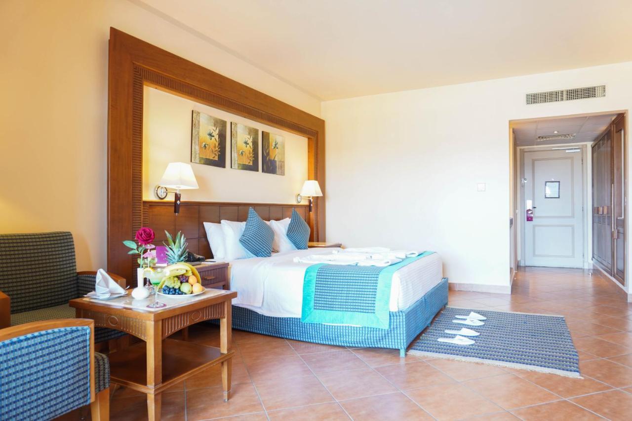 ホテル Charmillion Club Aquapark シャルム・エル・シェイク 部屋 写真 A room at the Hilton Sharm El Sheikh