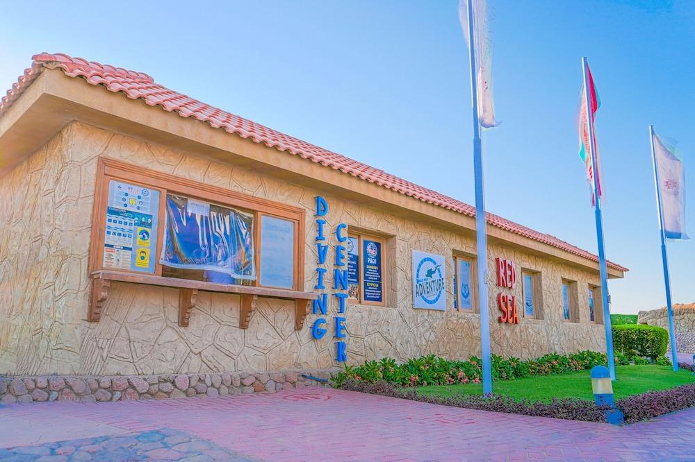 ホテル Charmillion Club Aquapark シャルム・エル・シェイク エクステリア 写真 Diving center in Egypt