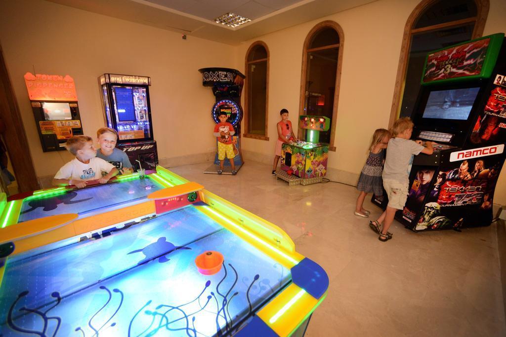 ホテル Charmillion Club Aquapark シャルム・エル・シェイク エクステリア 写真 Air hockey table