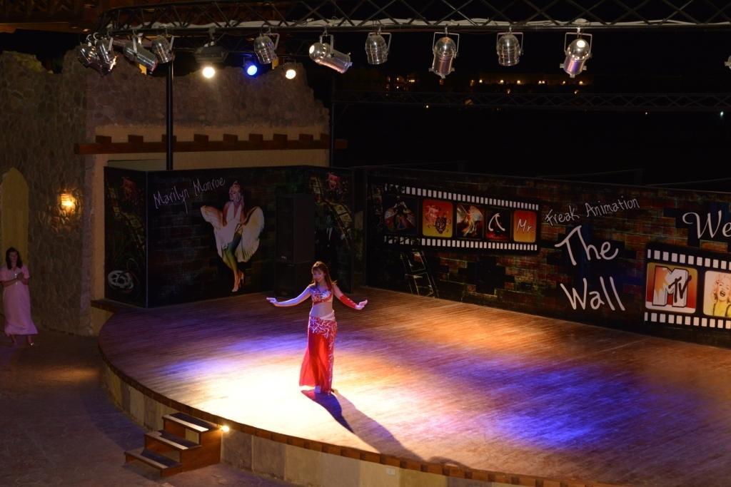 ホテル Charmillion Club Aquapark シャルム・エル・シェイク エクステリア 写真 The Wall performance