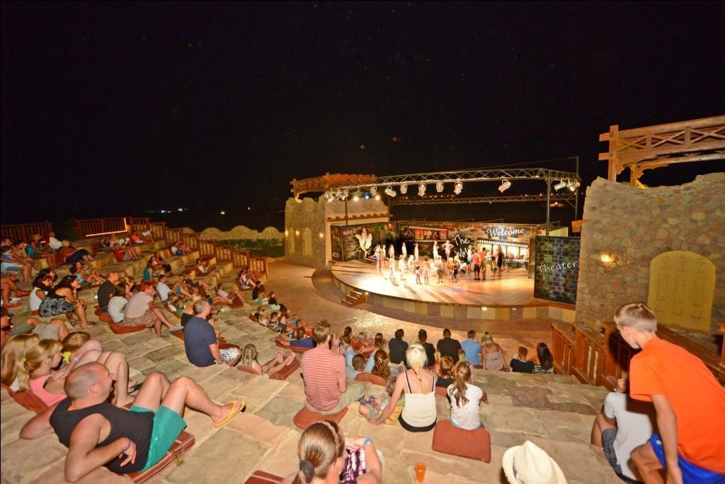 ホテル Charmillion Club Aquapark シャルム・エル・シェイク エクステリア 写真 The amphitheater at the resort